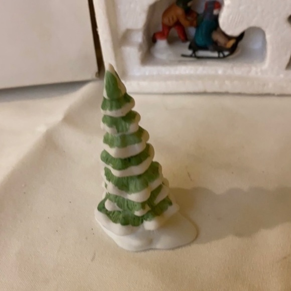 Dept 56 winter village accessories - Picture 7 of 10